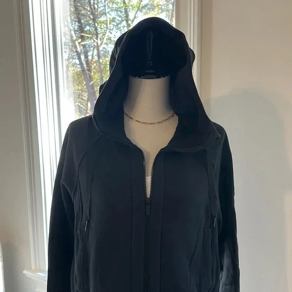 Lululemon Cropped Black Hoody, Size 6, Like New - Picture 2 of 8
